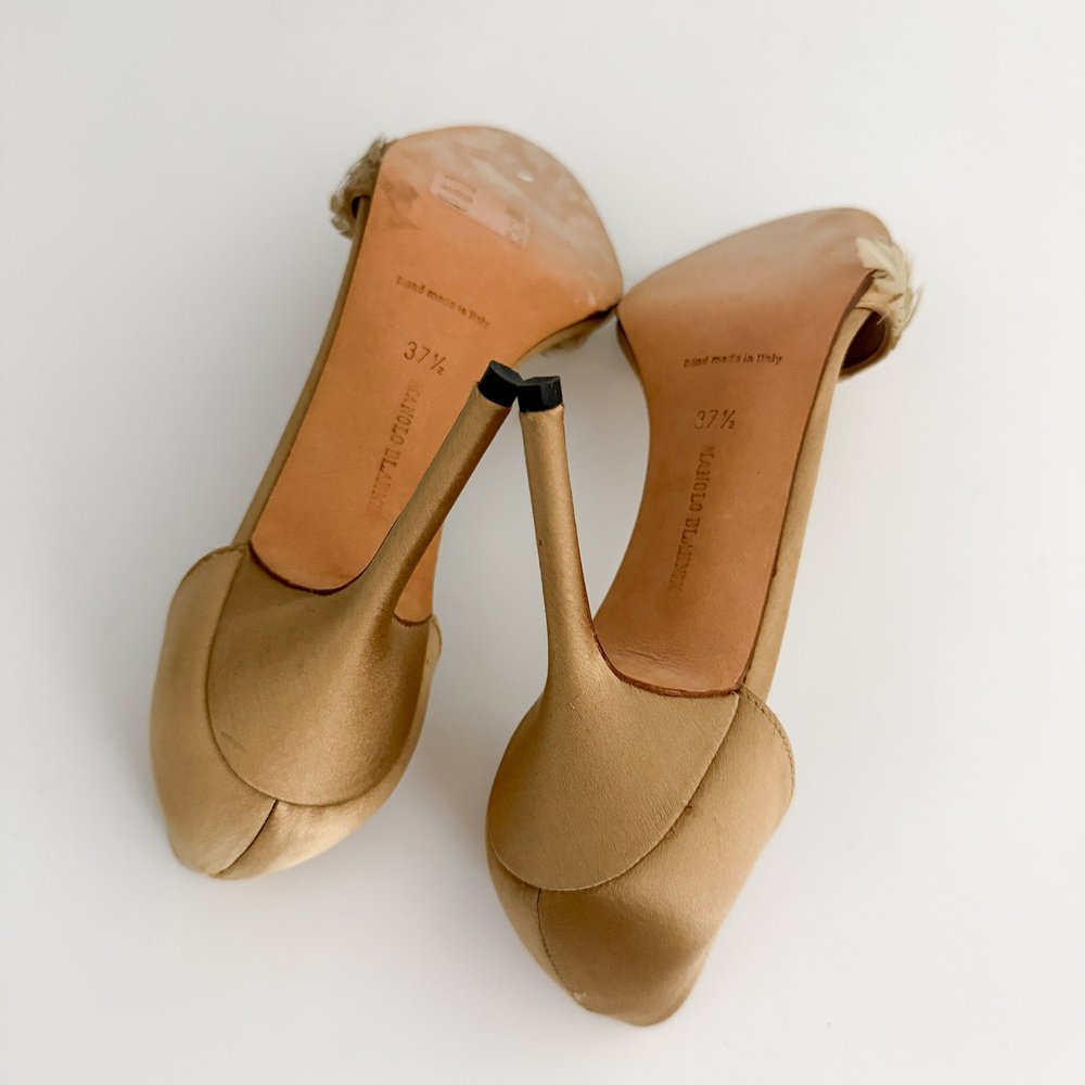 Manolo Blahnik Feather Champagne D'Orsay Heels (US 7.5 / IT 37.5